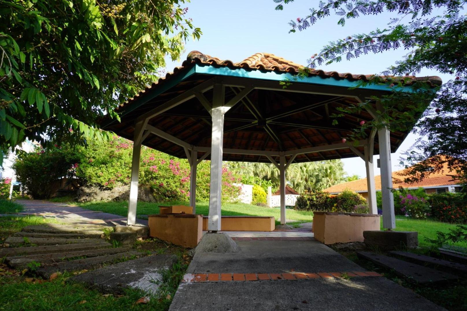 T2 Spacieux, Confort, Piscine & Plage A Sainte-Anne Exteriér fotografie